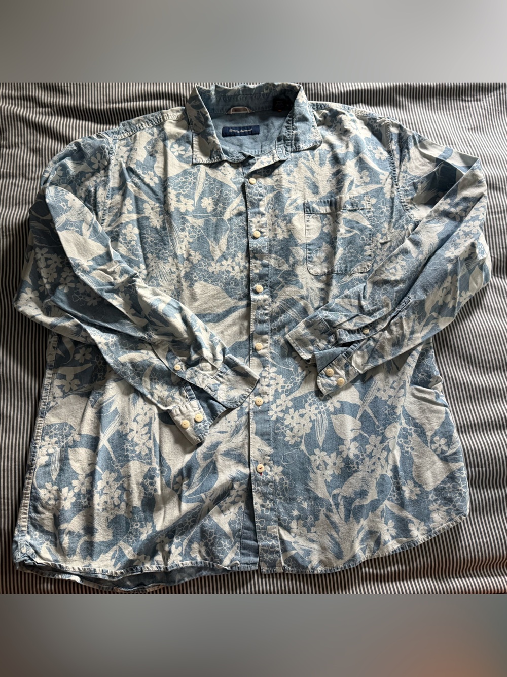 Tommy Bahama Blue and White Floral Button-Down long sleeve Shirt